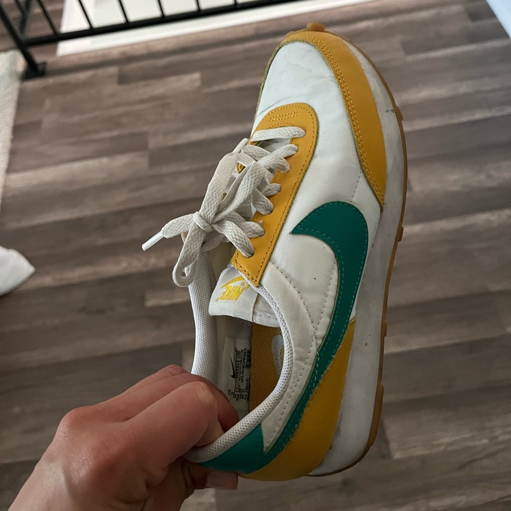 Nike daybreak yellow and green